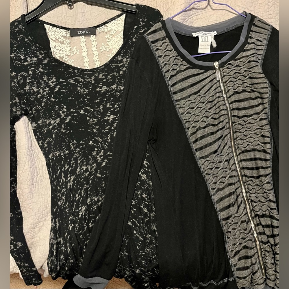 Bundle/lot of 2 boutique tunics